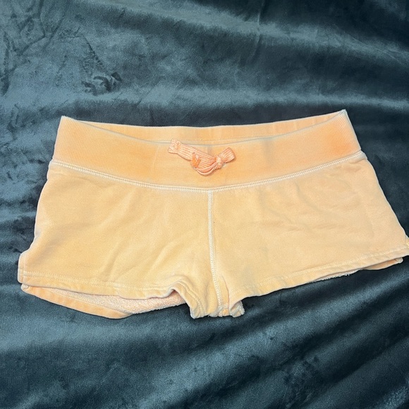 2 for 20$ TNA Aritzia OG Short Shorts - beautiful peach 🍑 colour - XS - Picture 3 of 9